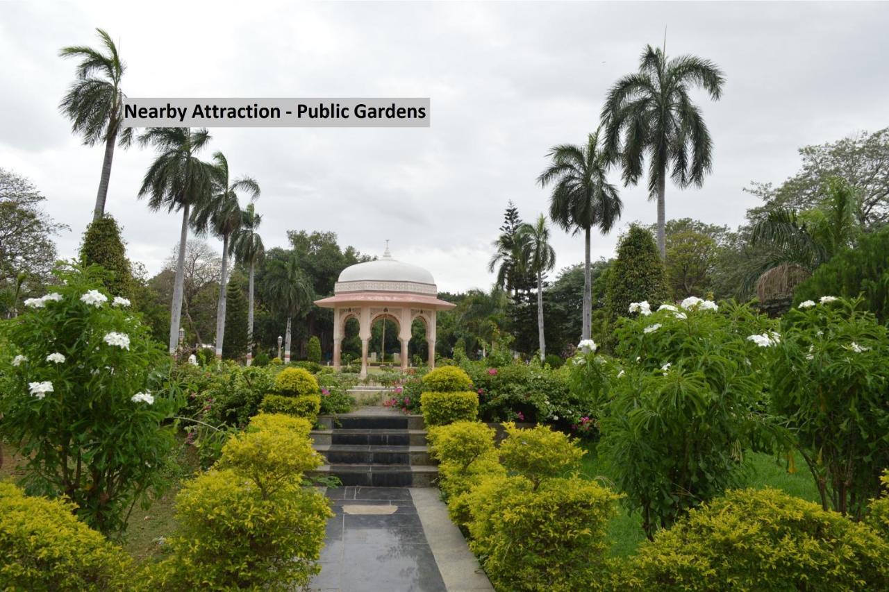 Capital O Hotel Central Park Near Birla Mandir Haidarábád Kültér fotó