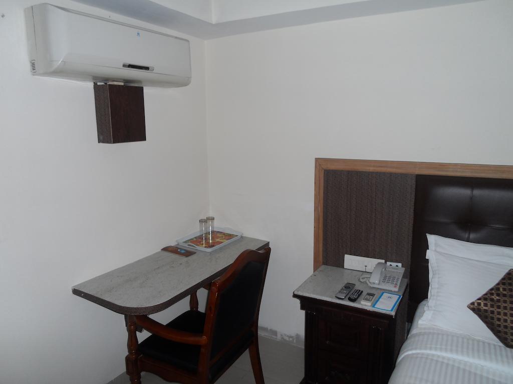 Capital O Hotel Central Park Near Birla Mandir Haidarábád Kültér fotó