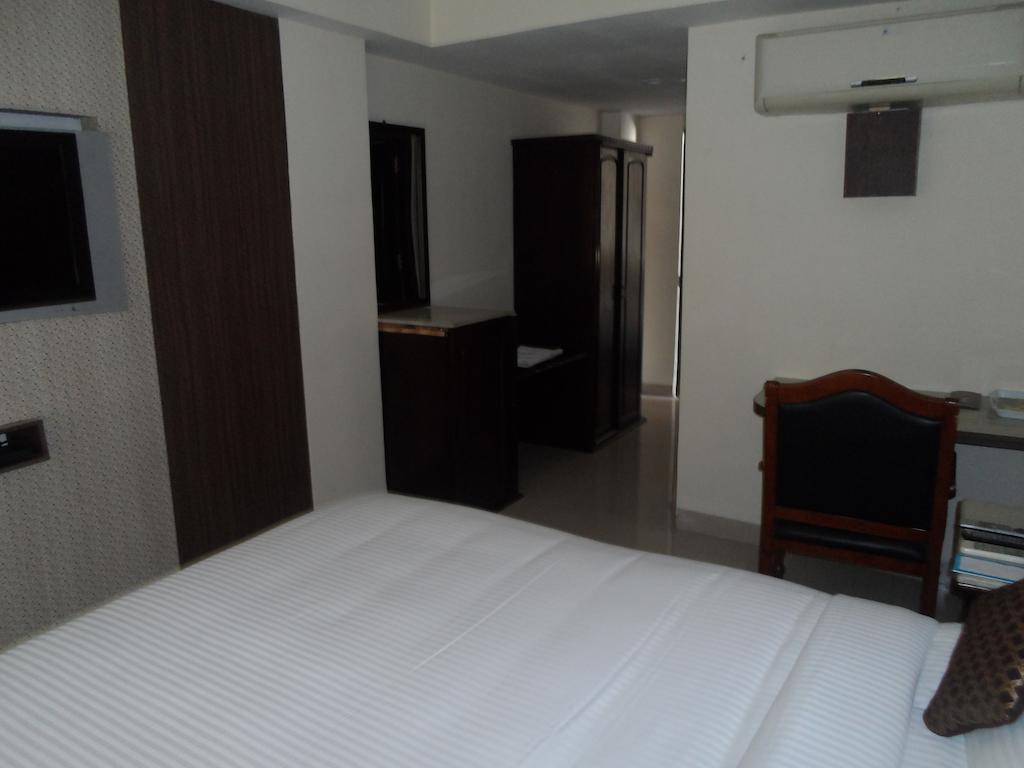 Capital O Hotel Central Park Near Birla Mandir Haidarábád Kültér fotó
