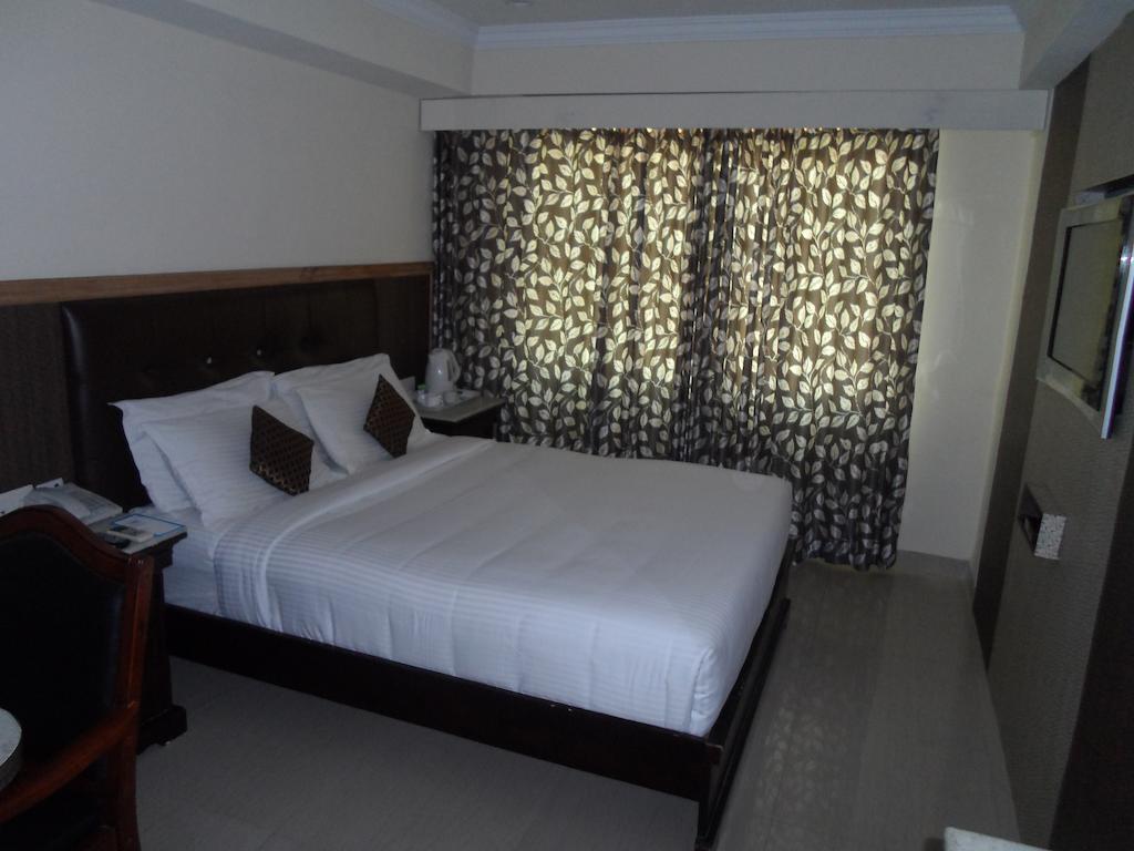 Capital O Hotel Central Park Near Birla Mandir Haidarábád Kültér fotó