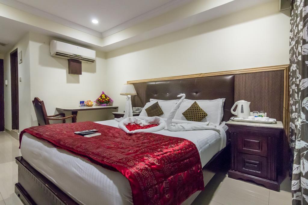 Capital O Hotel Central Park Near Birla Mandir Haidarábád Kültér fotó