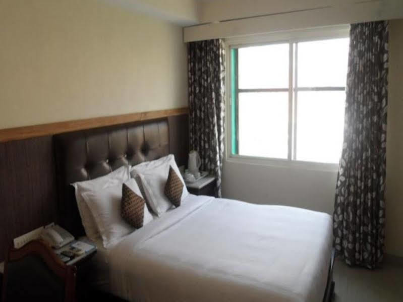Capital O Hotel Central Park Near Birla Mandir Haidarábád Kültér fotó