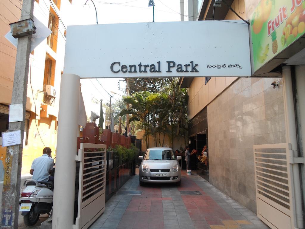 Capital O Hotel Central Park Near Birla Mandir Haidarábád Kültér fotó