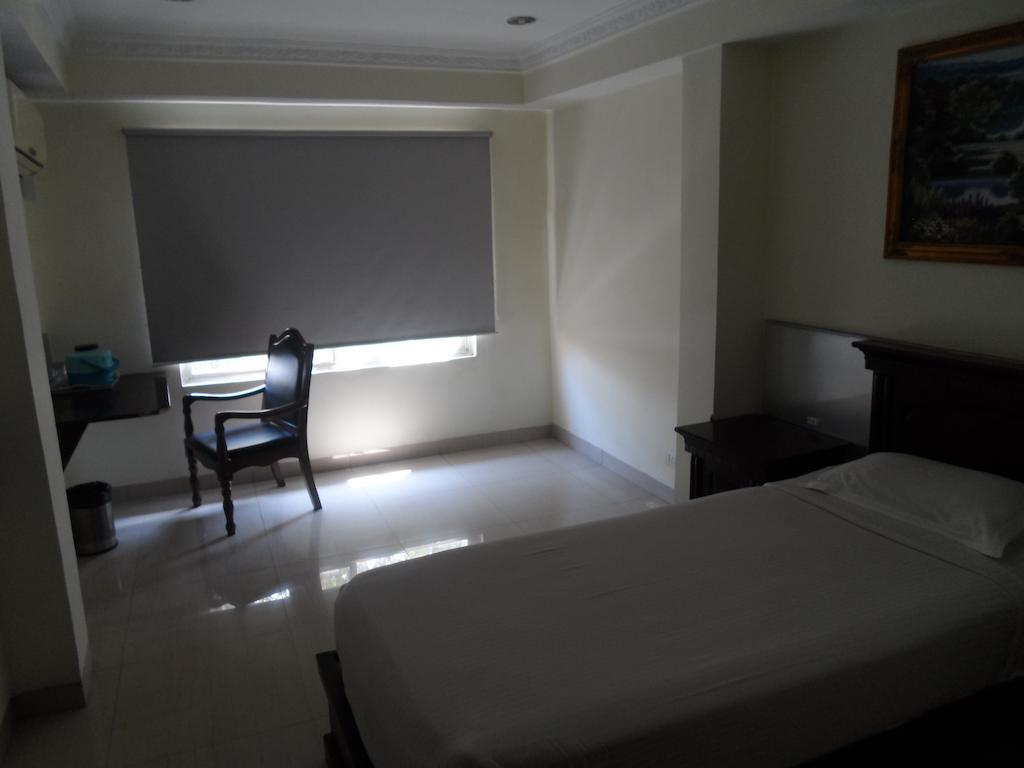 Capital O Hotel Central Park Near Birla Mandir Haidarábád Kültér fotó