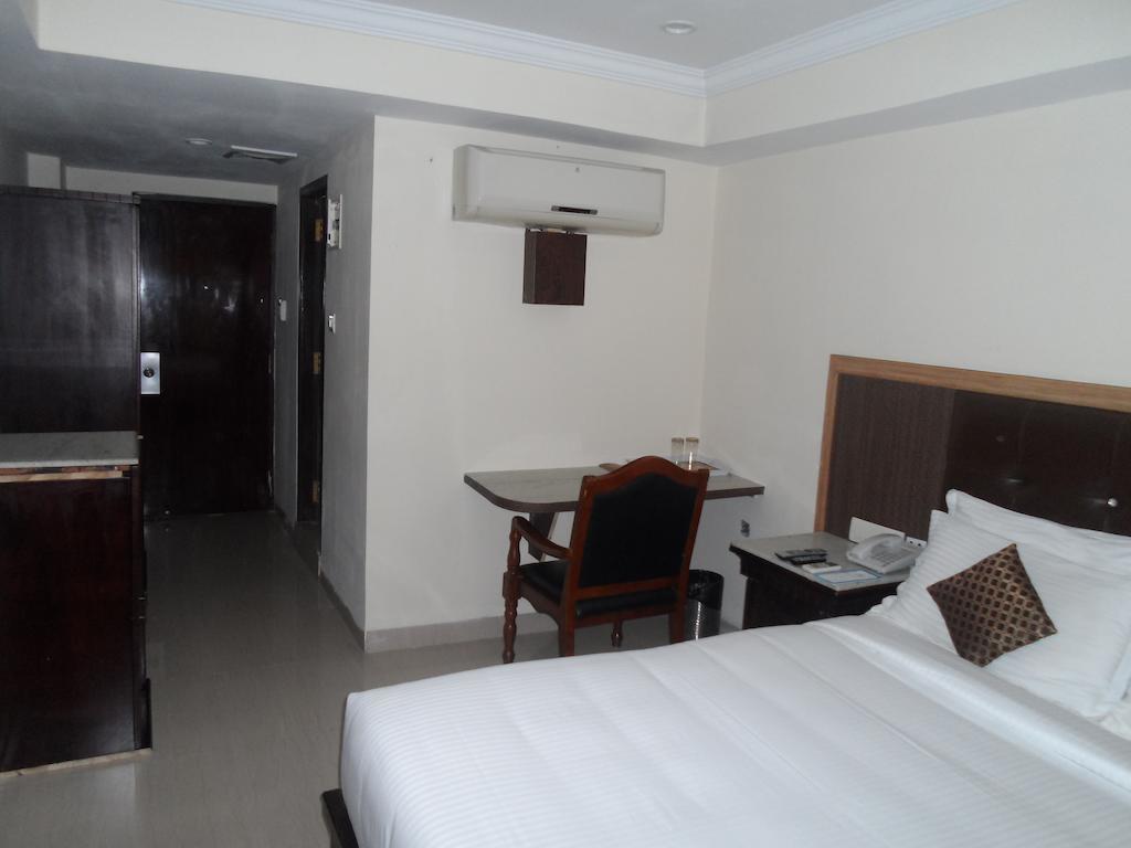 Capital O Hotel Central Park Near Birla Mandir Haidarábád Kültér fotó
